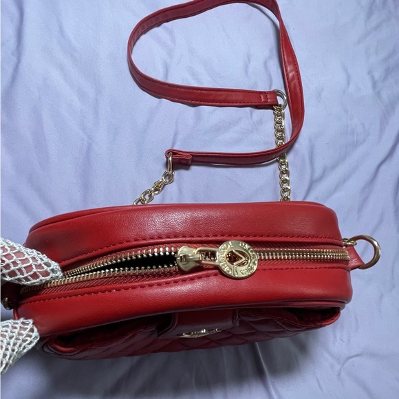 Elegant Red Quilted Handbag - Picture 9 of 12